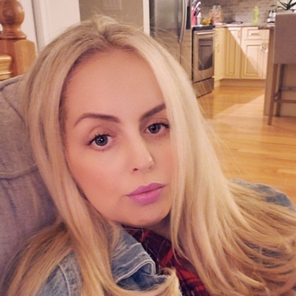 Meet your Posher, Jennifer - Picture 1 of 1